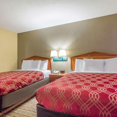 Econo Lodge Lansing - Leavenworth Exterior photo